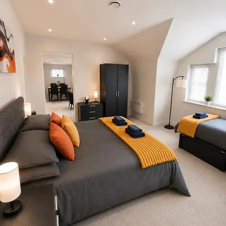 Apartment 1 Bed, Centre Apt, Sleeps 5, Leisure, Travel, Business, Long & Short Term Stays, Great Rates Available At Peachy Leeds (West Yorkshire)