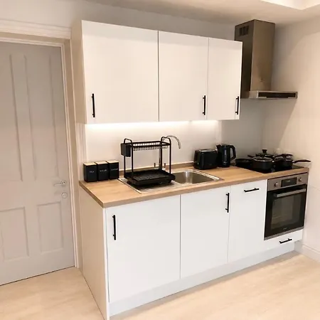 1 Bed, Centre Apt, Sleeps 5, Leisure, Travel, Business, Long & Short Term Stays, Great Rates Available At Peachy Apartment Leeds (West Yorkshire)