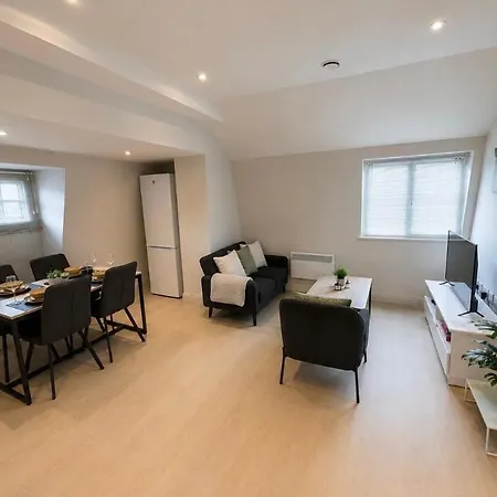 Apartment 1 Bed, Centre Apt, Sleeps 5, Leisure, Travel, Business, Long & Short Term Stays, Great Rates Available At Peachy