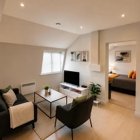 1 Bed, Centre Apt, Sleeps Up To 5 People, Leisure, Travel, Business, Contractor, Long & Short Term Stays, Great Rates Available At Peachy