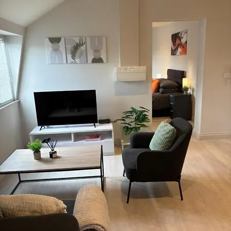 1 Bed, Centre Apt, Sleeps 5, Leisure, Travel, Business, Long & Short Term Stays, Great Rates Available At Peachy Apartment