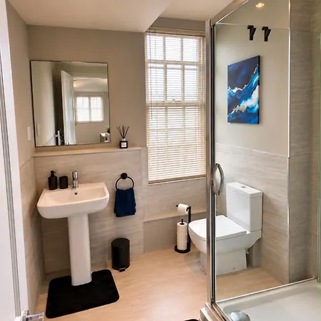 Apartment 1 Bed, Centre Apt, Sleeps 5, Leisure, Travel, Business, Long & Short Term Stays, Great Rates Available At Peachy *