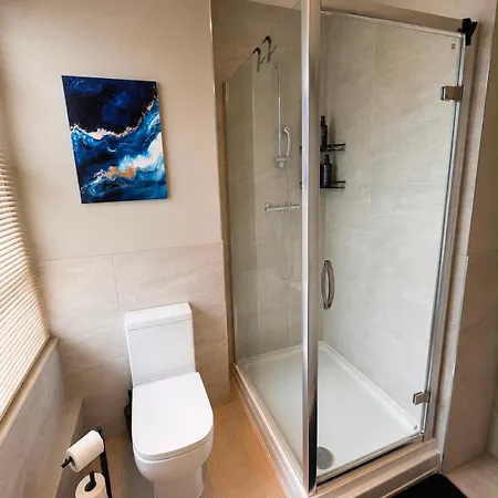 Apartment 1 Bed, Centre Apt, Sleeps 5, Leisure, Travel, Business, Long & Short Term Stays, Great Rates Available At Peachy *